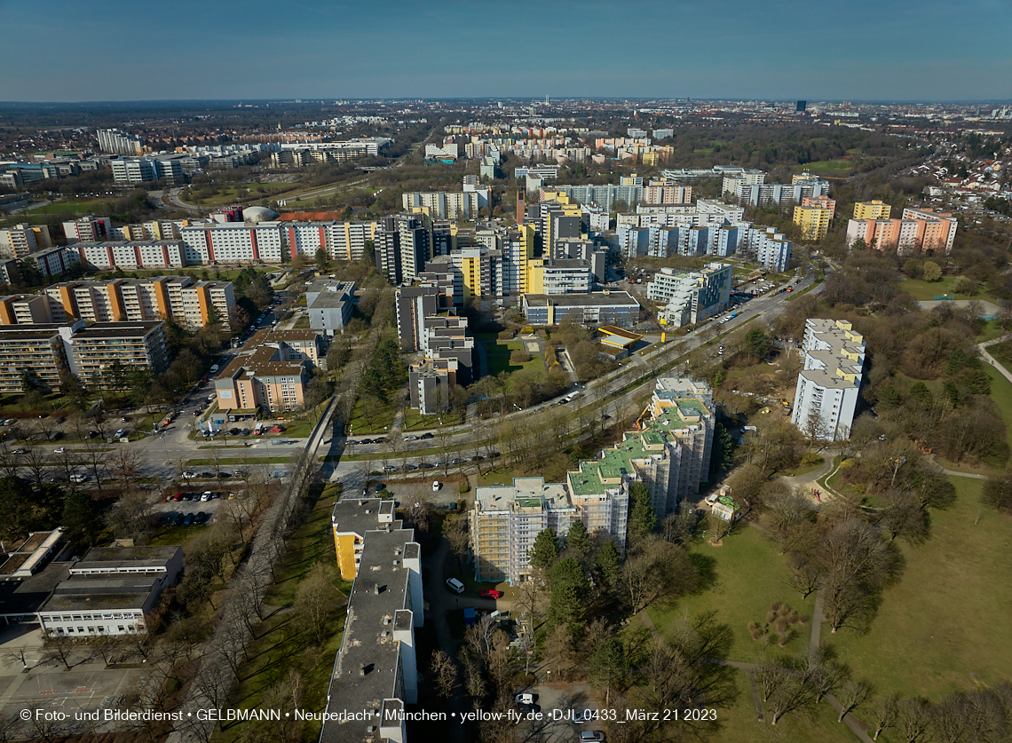 21.03.2023 - Luftbilder von der Baustelle Karl-Marx-Ring 53-57 in Neuperlach